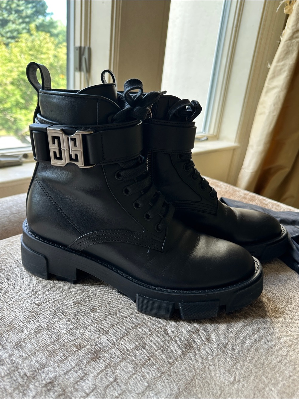 GIVENCHY CALFSKIN COMBAT BOOT SIZE 6